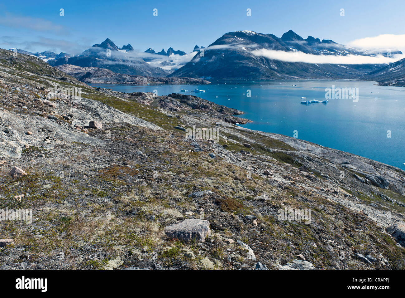 Aspro paesaggio di montagna vicino Tiniteqilaaq, tributario del fiordo di Sermilik, est della Groenlandia, Groenlandia Foto Stock