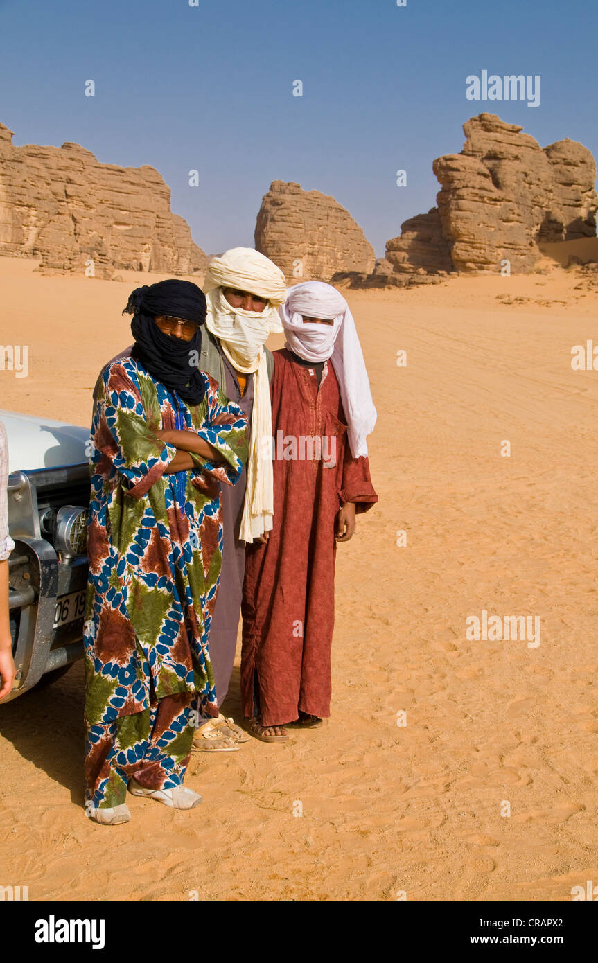 Tuaregs nativo nel deserto, Tikoubaouine, Algeria, Africa Foto Stock