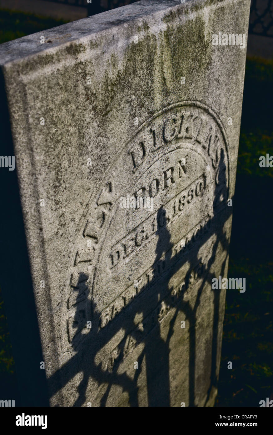 Pietra tombale del poeta americano Emily Dickinson (1830-1886) nel cimitero di West, Amherst Massachusetts Foto Stock