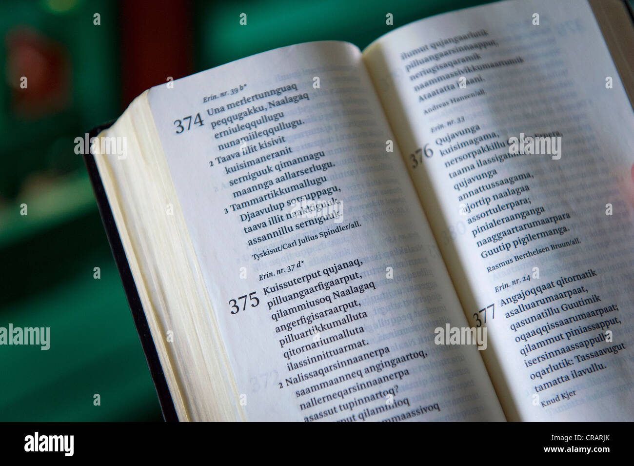 Bibbia groenlandese, chiesa in Kulusuk, est della Groenlandia, Groenlandia Foto Stock