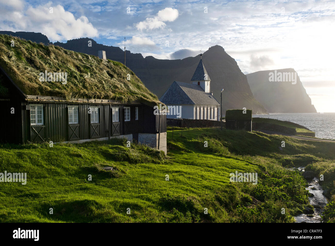 La chiesa, Viðareiði, Viðoy, Isole Faerøer, Atlantico del Nord Foto Stock