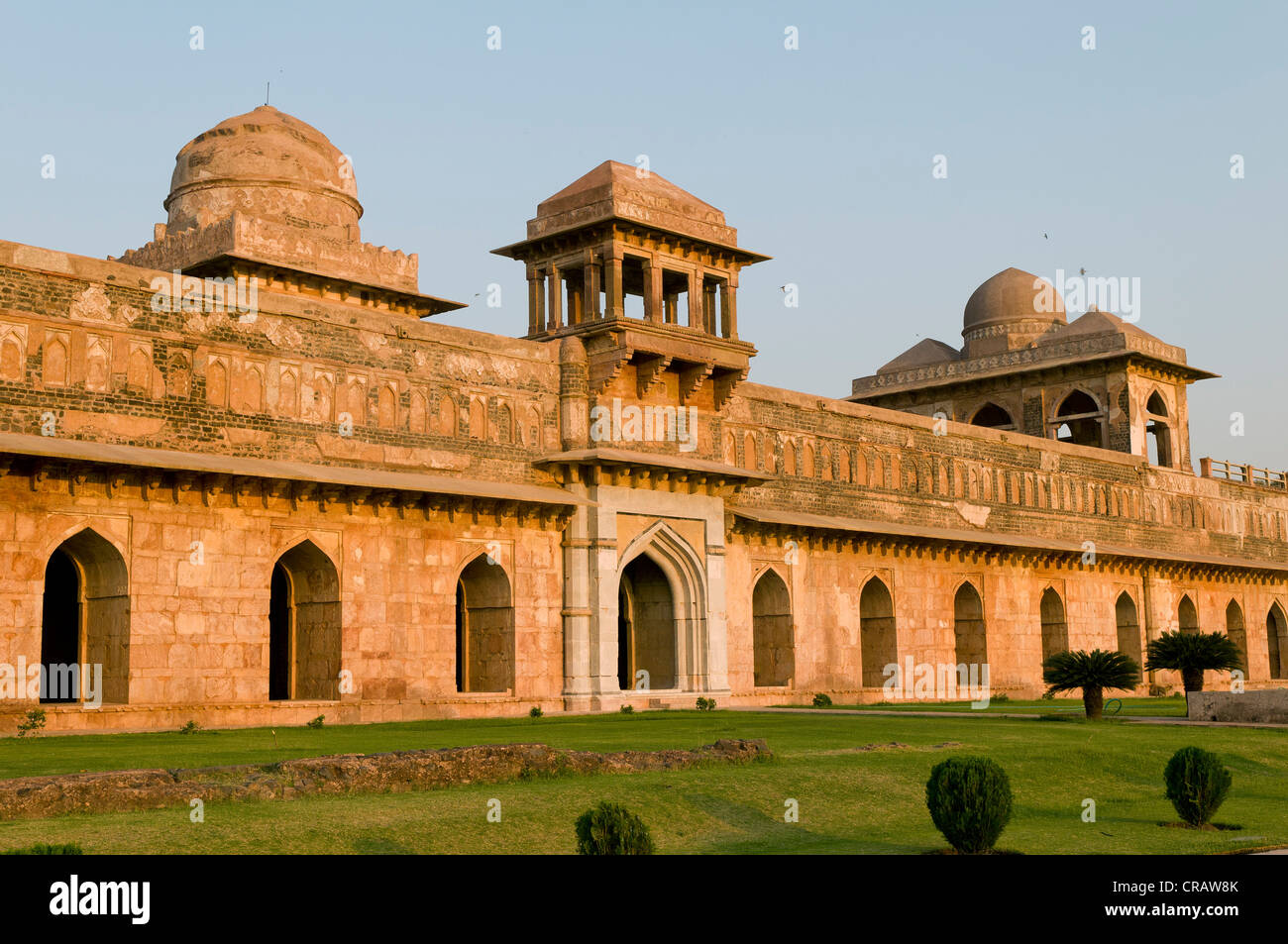 A jahats Mahal Palace, la rovina della città di Mandu, Madhya Pradesh, India settentrionale, Asia Foto Stock