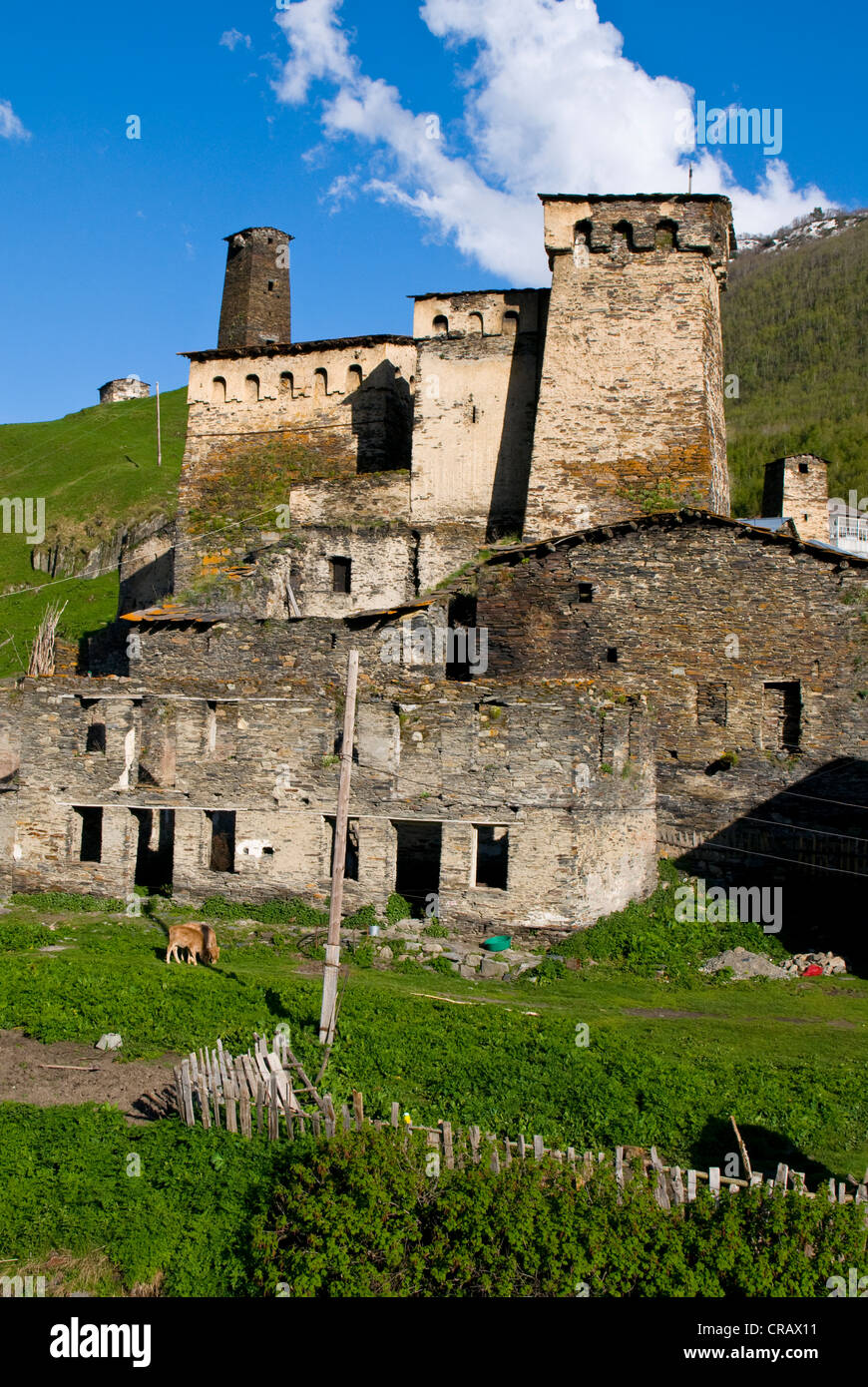 Storico villaggio di montagna di Ushguli, sito Patrimonio Mondiale dell'UNESCO, provincia di Svaneti, Georgia, Medio Oriente Foto Stock