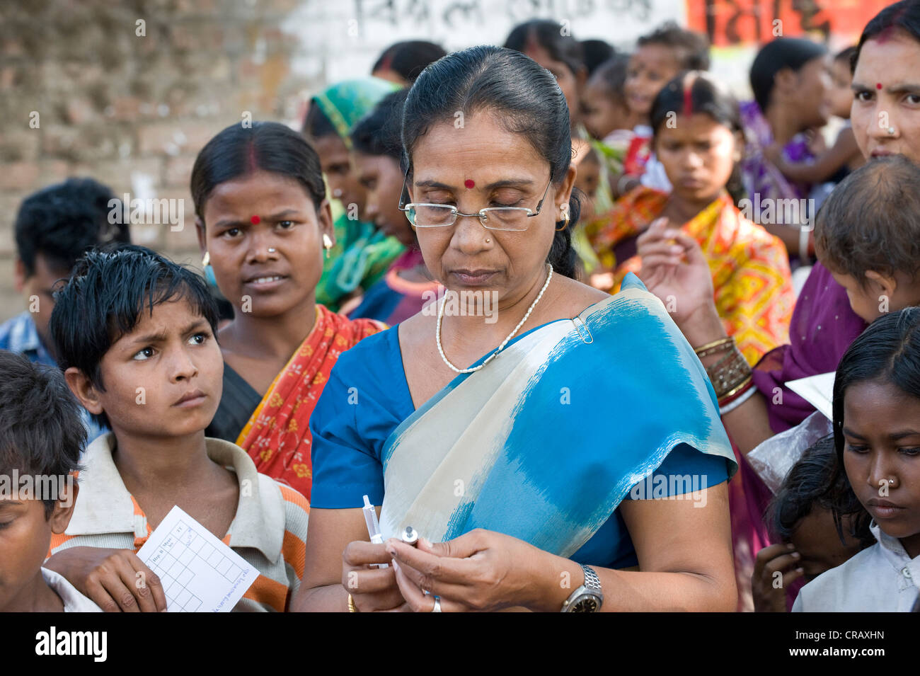 Preparati a una campagna di vaccinazione per i bambini dal tedesco medici per i Paesi in via di sviluppo a Calcutta, , India, Asia Foto Stock