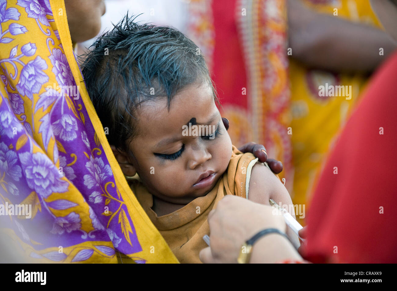 Infantile, campagna di vaccinazione per i bambini dal tedesco medici per i Paesi in via di sviluppo a Calcutta, , India, Asia Foto Stock