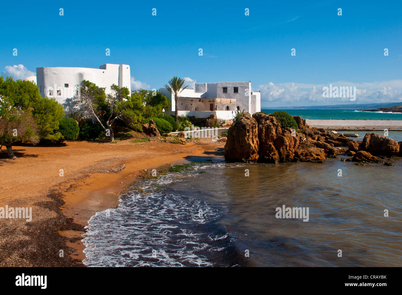 La spiaggia di sabbia nel beach resort Corne d'Or, ex roccaforte, Tipasa, Algeria, Africa Foto Stock