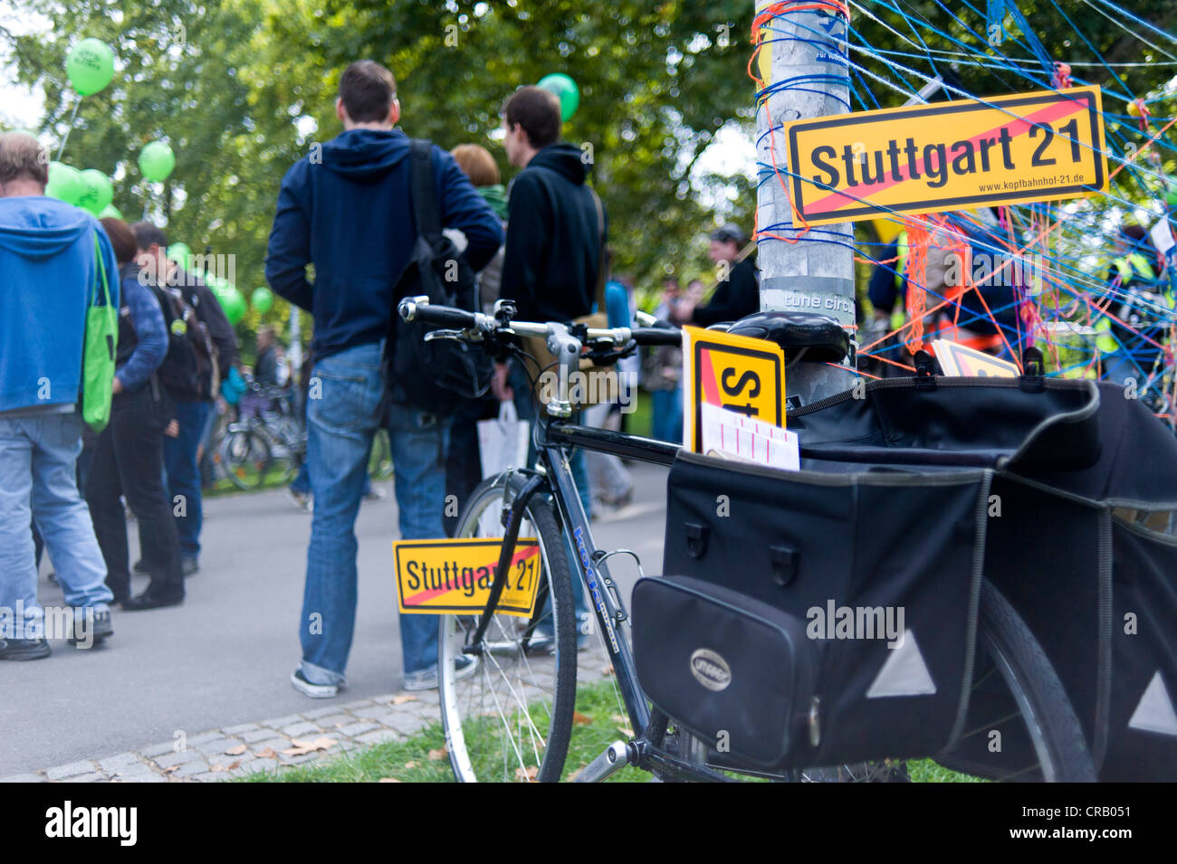 Manifestanti contro Stuttgart 21, Stoccarda, Baden-Wuerttemberg, Germania, Europa Foto Stock
