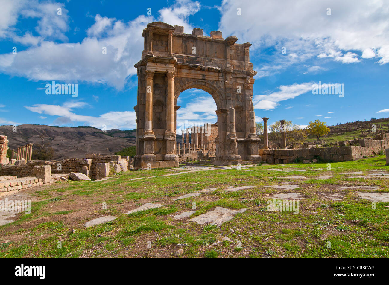 Arco trionfale dell'imperatore Caracalla, le rovine romane di Djemila, Sito Patrimonio Mondiale dell'Unesco, Kabylie, Algeria, Africa Foto Stock