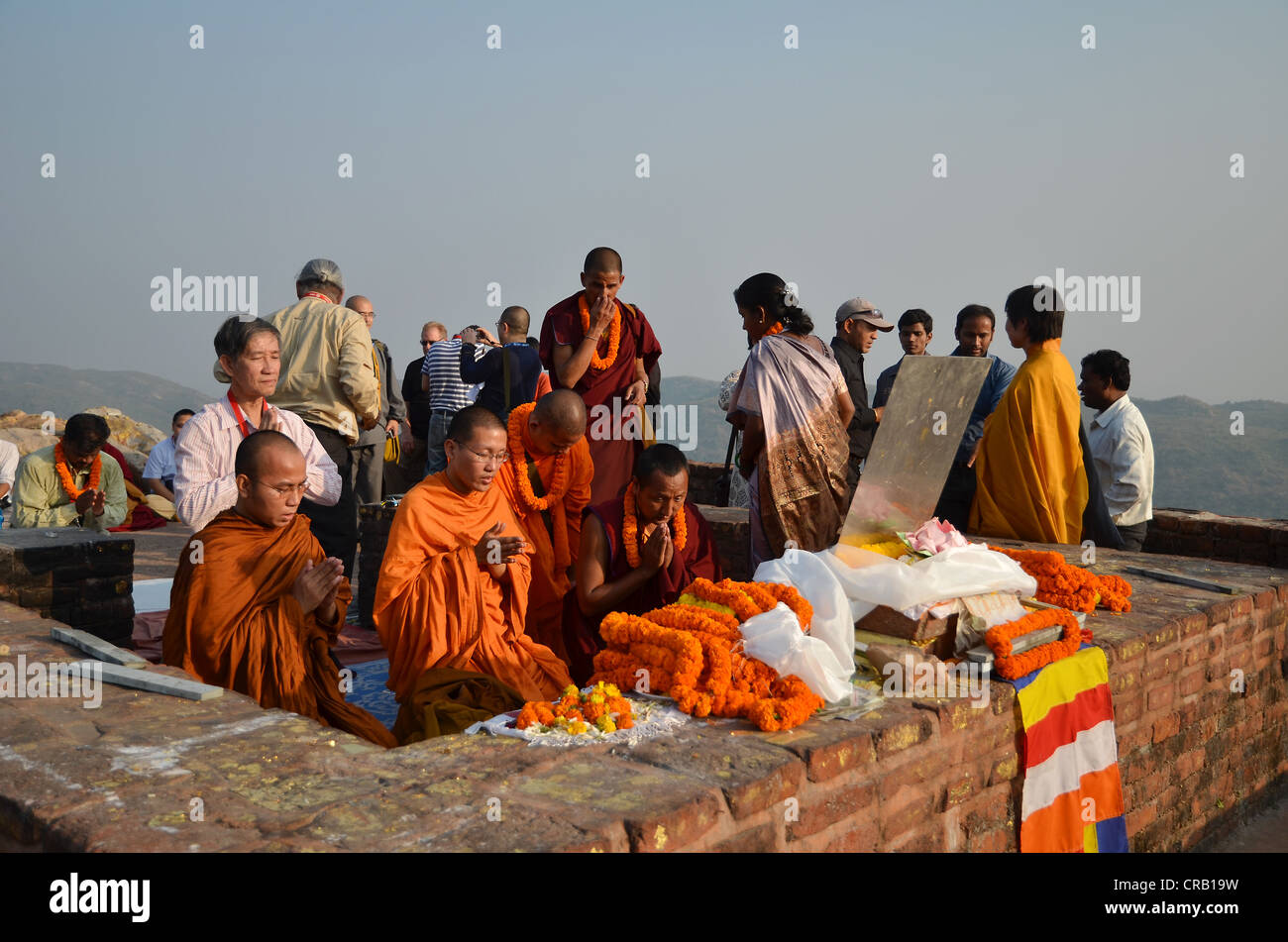 I monaci buddisti e i dignitaries dal Laos, Birmania, Cambogia, Corea del Tibet, da tutte le tradizioni buddiste e scuole si riuniscono per un Foto Stock