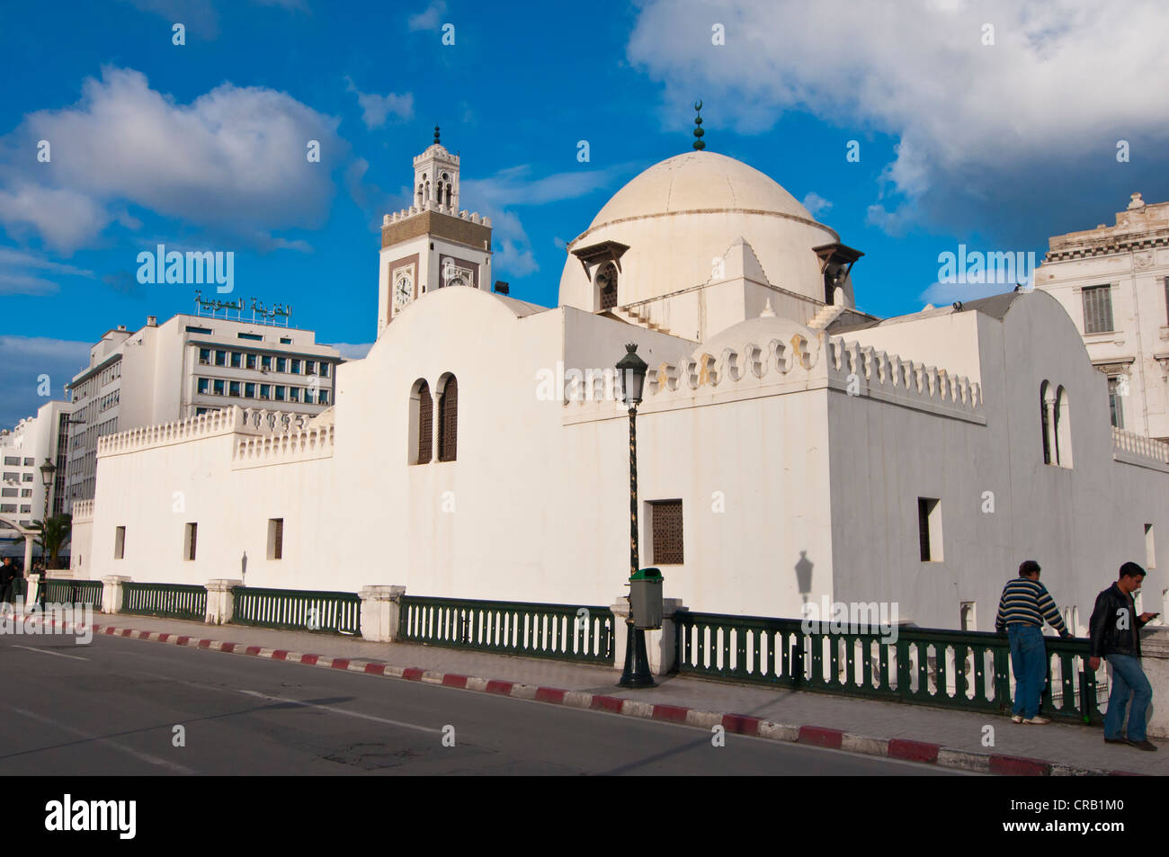 Moschea Jamaa el-Jedid moschea o dei pescatori per la Piazza dei Martiri ad Algeri, Algeria, Africa Foto Stock