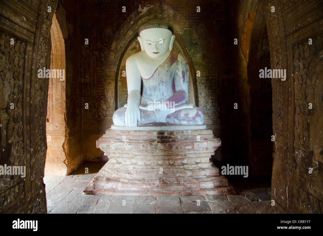 Seduto statua del Buddha, Old Bagan, pagano, birmania, myanmar, Asia Foto Stock