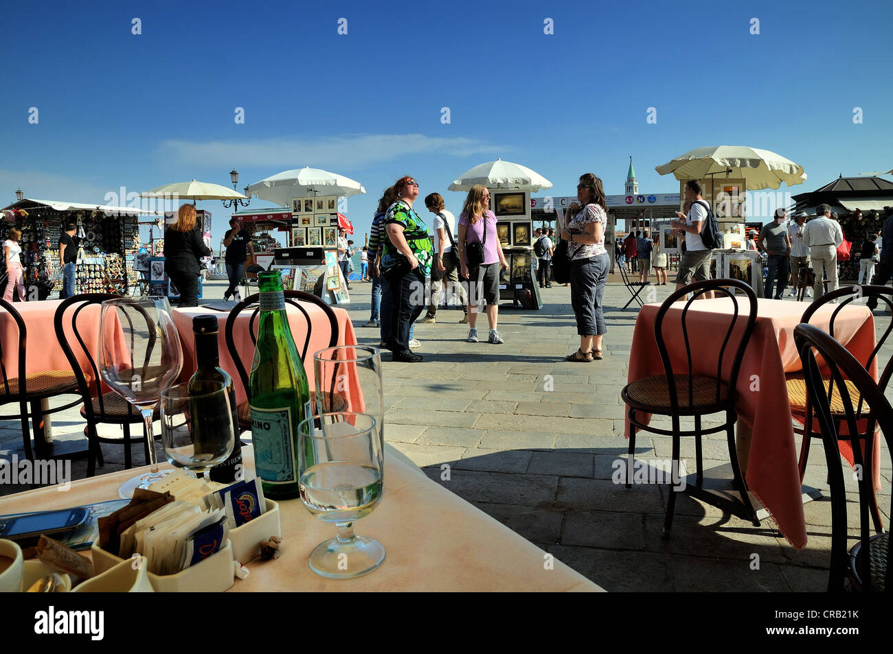 I turisti su Riva degli Schiavoni Venezia Italia Foto Stock