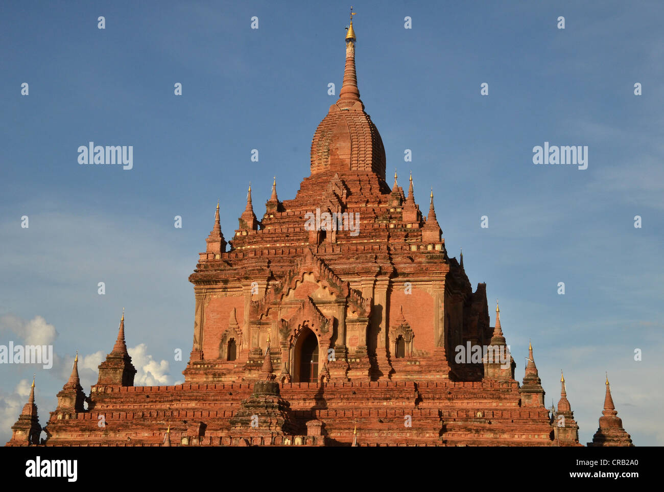 Tempio Htilominlo, del XIII secolo, uno degli ultimi grandi templi costruiti a Bagan prima della caduta del regno, Old Bagan, pagane Foto Stock