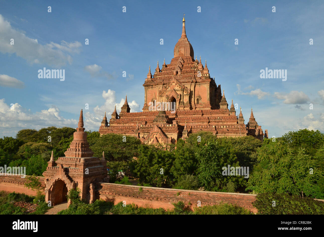 Tempio Htilominlo, con oltre 60 metri il più alto edificio in Bagan dal XIII secolo, uno degli ultimi grandi templi costruiti Foto Stock
