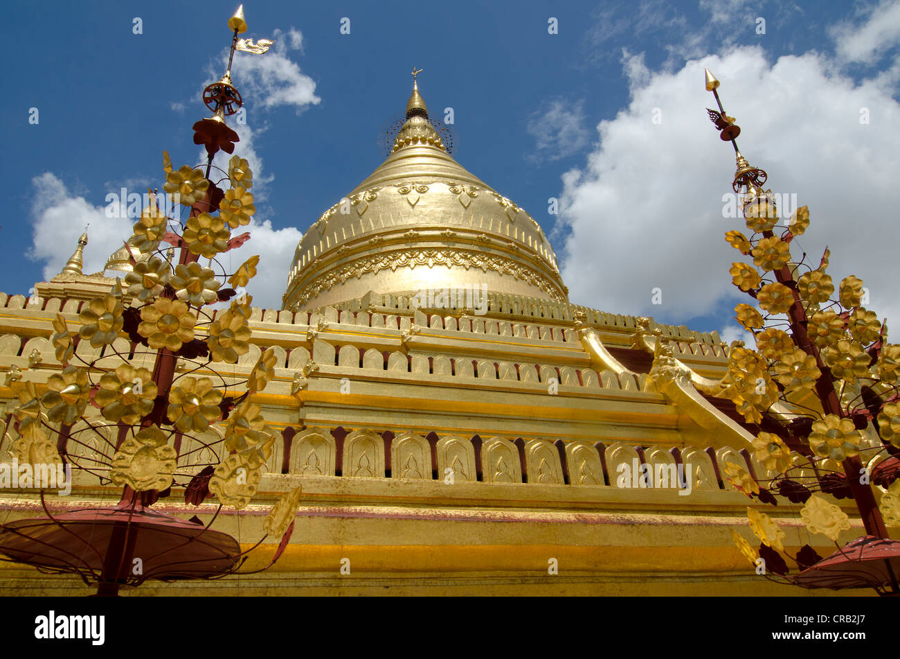 Golden Shwezigon Paya Pagoda, Bagan, MYANMAR Birmania, Asia sud-orientale, Asia Foto Stock