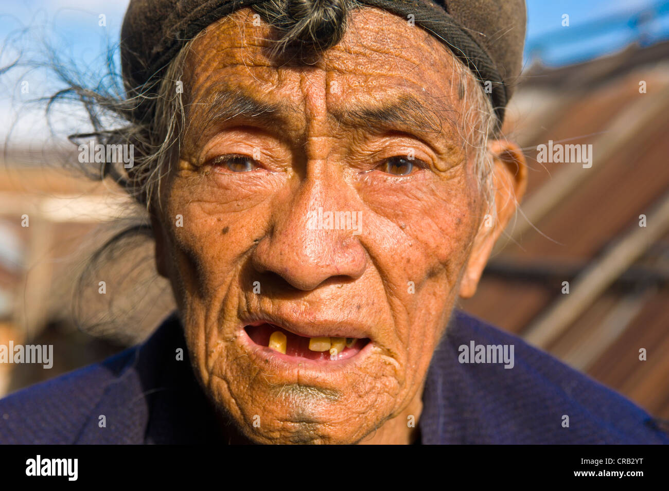 Uomo vecchio, ritratto, Arunachal Pradesh, il Nordest dell India, India, Asia Foto Stock