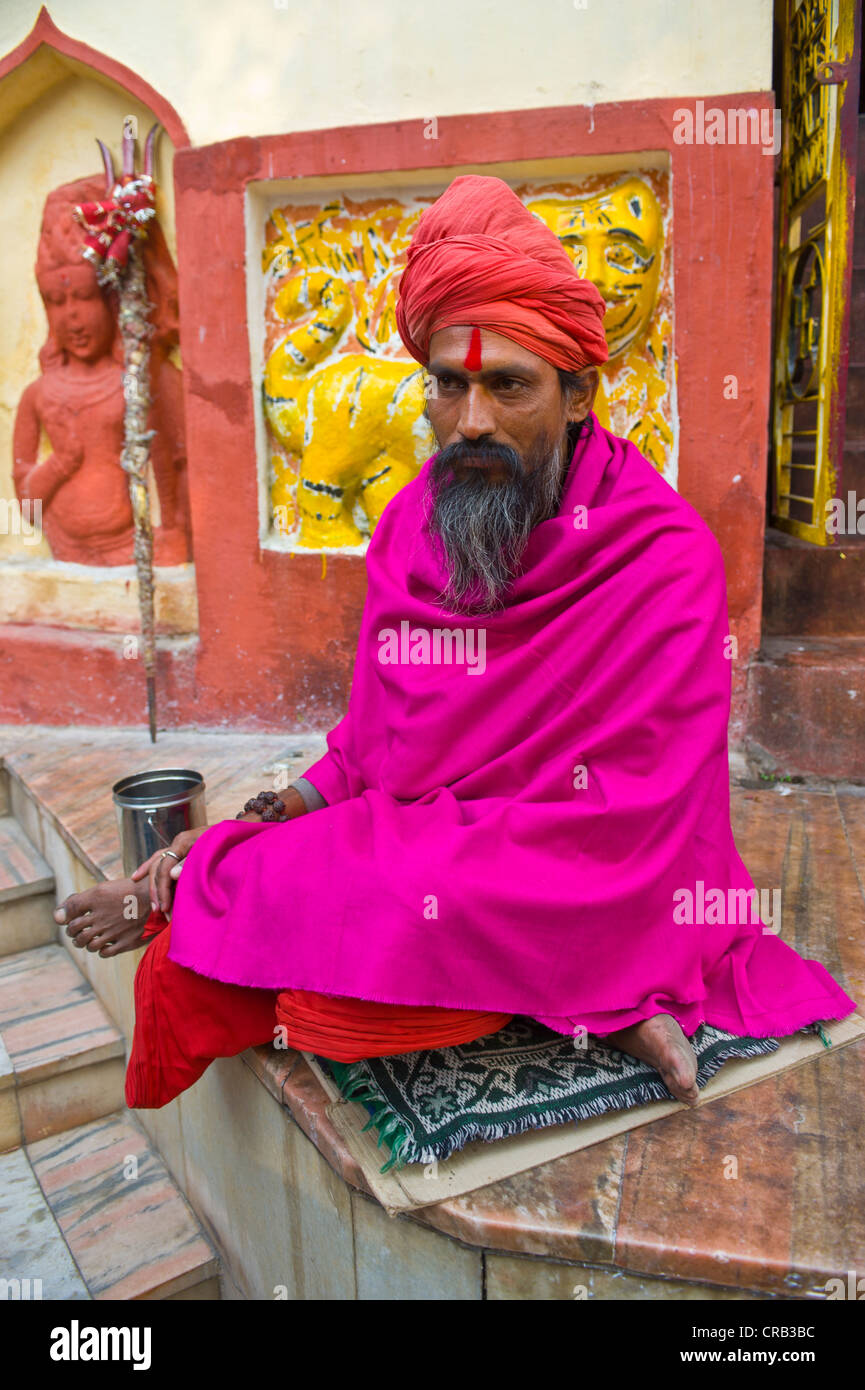 Sadhu, un santo uomo, nel Tempio Kamakhya, un tempio indù, Guwahati, Assam, nord-est dell India, India, Asia Foto Stock