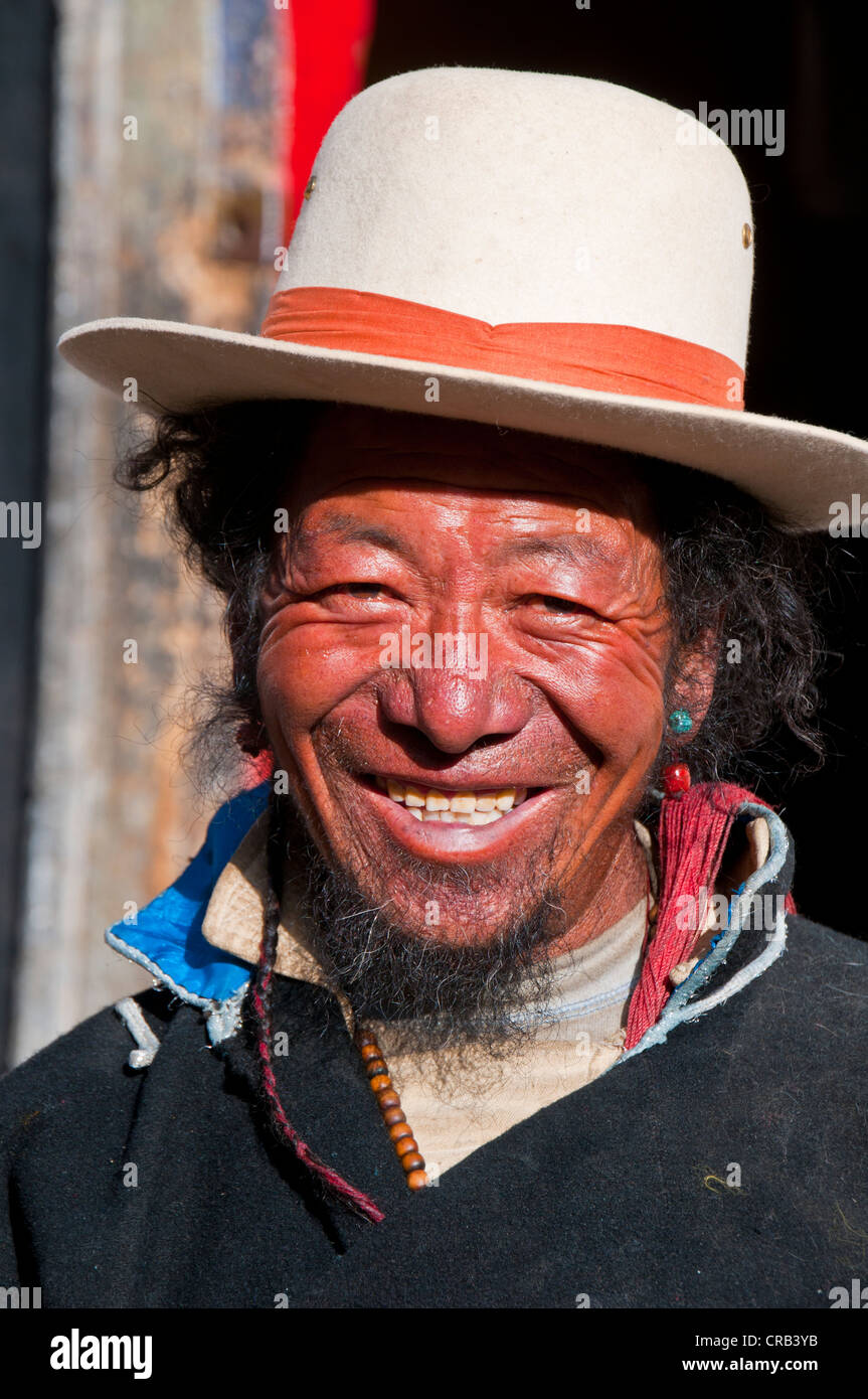 Gentile pellegrino in monastero Tashilhunpo, Shigatse, nel Tibet, Asia Foto Stock