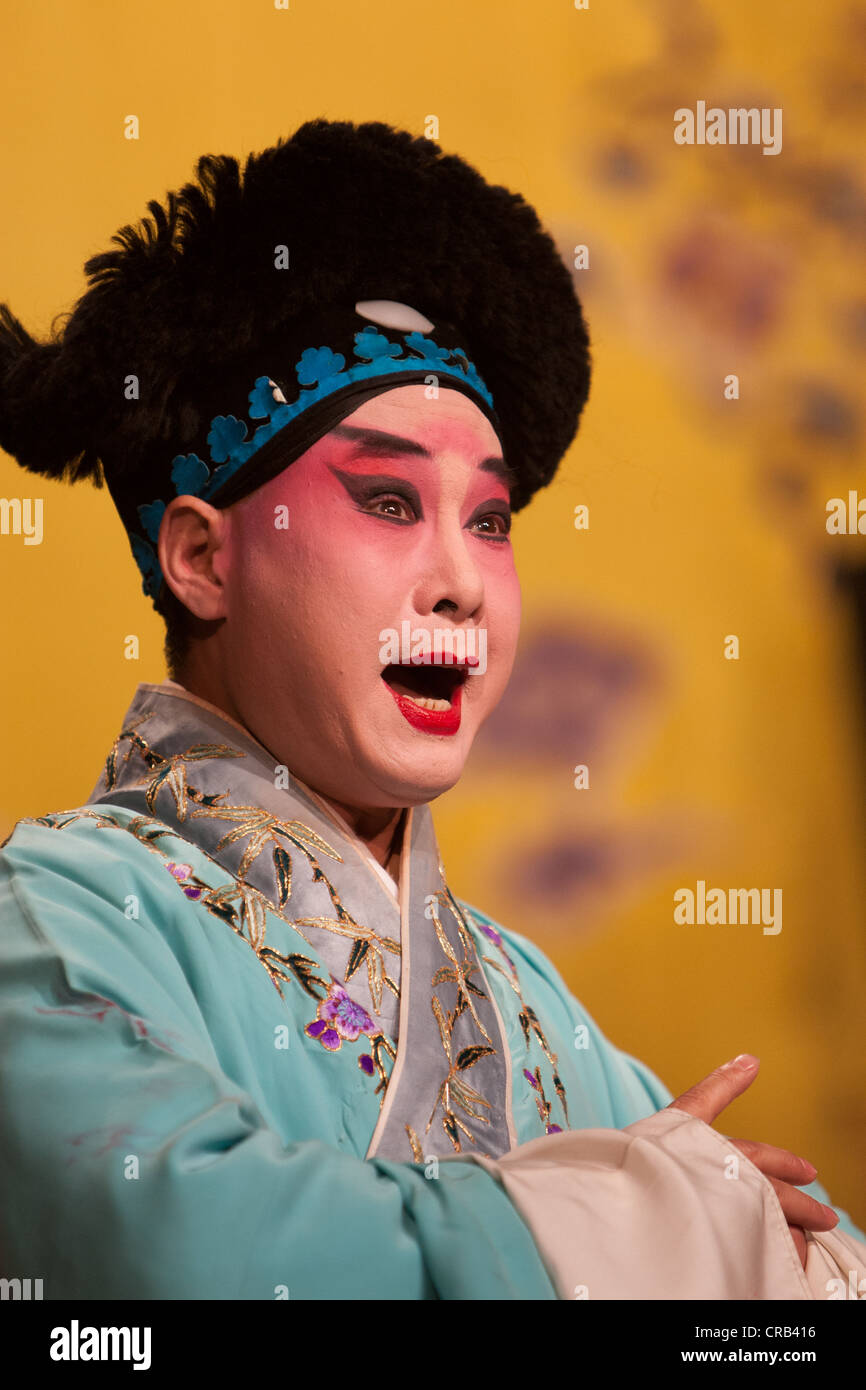 Pechino Feung Lei opera troupe eseguire a HuGuang Guildhall Opera House, a Pechino, Cina Foto Stock