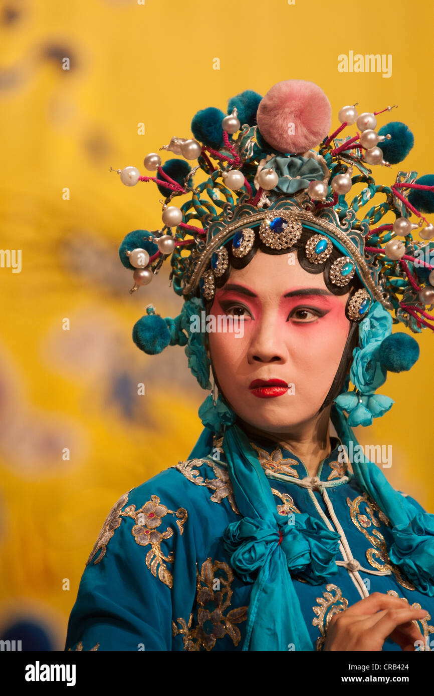Pechino Feung Lei opera troupe eseguire a HuGuang Guildhall Opera House, a Pechino, Cina Foto Stock