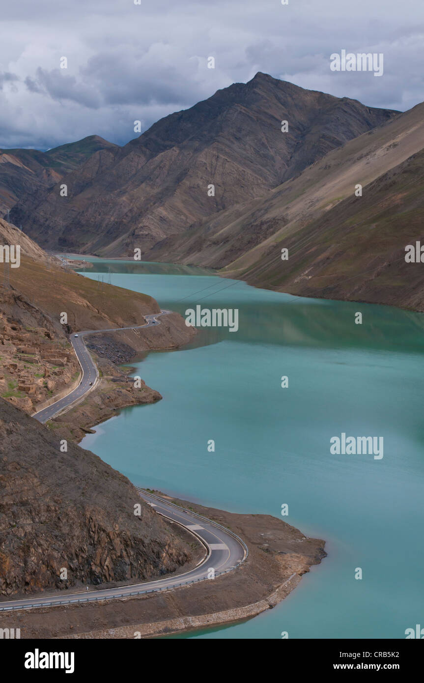 Lago di storage su la Friendship Highway, il Tibet, Asia Foto Stock