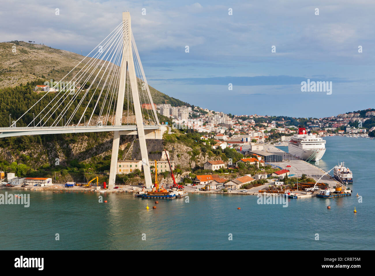 Franjo Tudjman ponte che attraversa il mare Adriatico e il fiume Ombia tra il quartiere di Gruz e Dubrovnik, Dalmazia Centrale Foto Stock