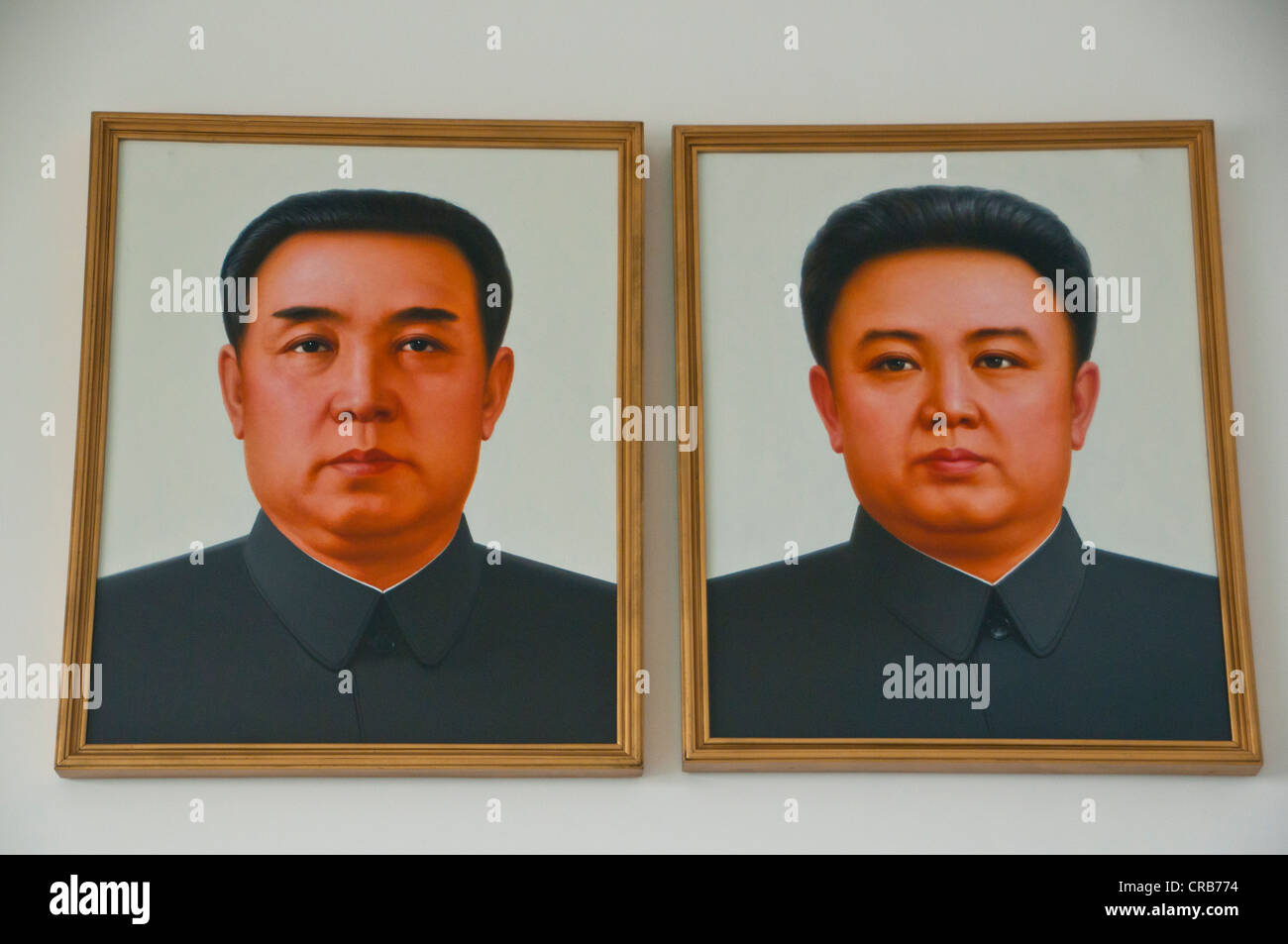 Dipinti dei politici Kim Jong-il e Kim Il-sung, Myohyang-san mountain, Corea del Nord, Asia Foto Stock