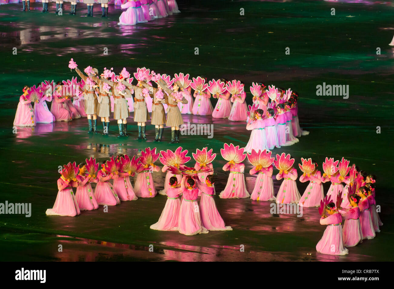 Ballerini e acrobati all'Arirang Festival, alla Corea del Nord la gran massa di ginnastica e performance artistica, Pyongyang Foto Stock