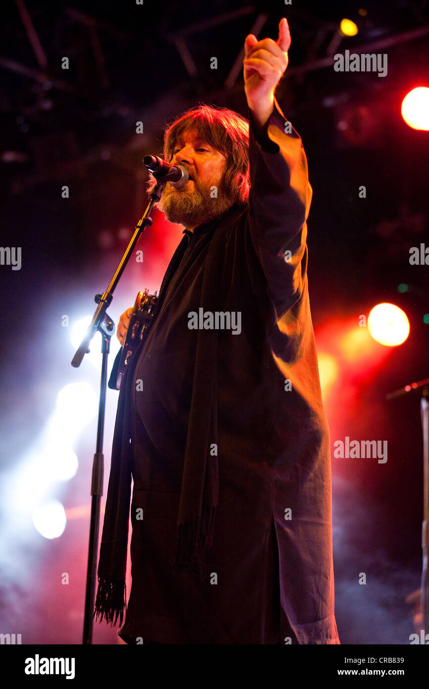 Il cantante e frontman Ebbot Lundberg dalla band svedese la colonna sonora della nostra vita performing live all'Heitere Open Air Foto Stock