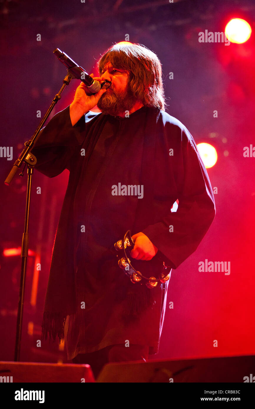 Il cantante e frontman Ebbot Lundberg dalla band svedese la colonna sonora della nostra vita performing live all'Heitere Open Air Foto Stock