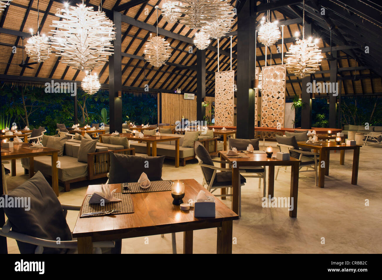 Ristorante, impostare tabelle, di notte, Sevenseas Resort, Ko Kradan, Koh Kradan, Trang, Thailandia, Sud-est asiatico, in Asia Foto Stock