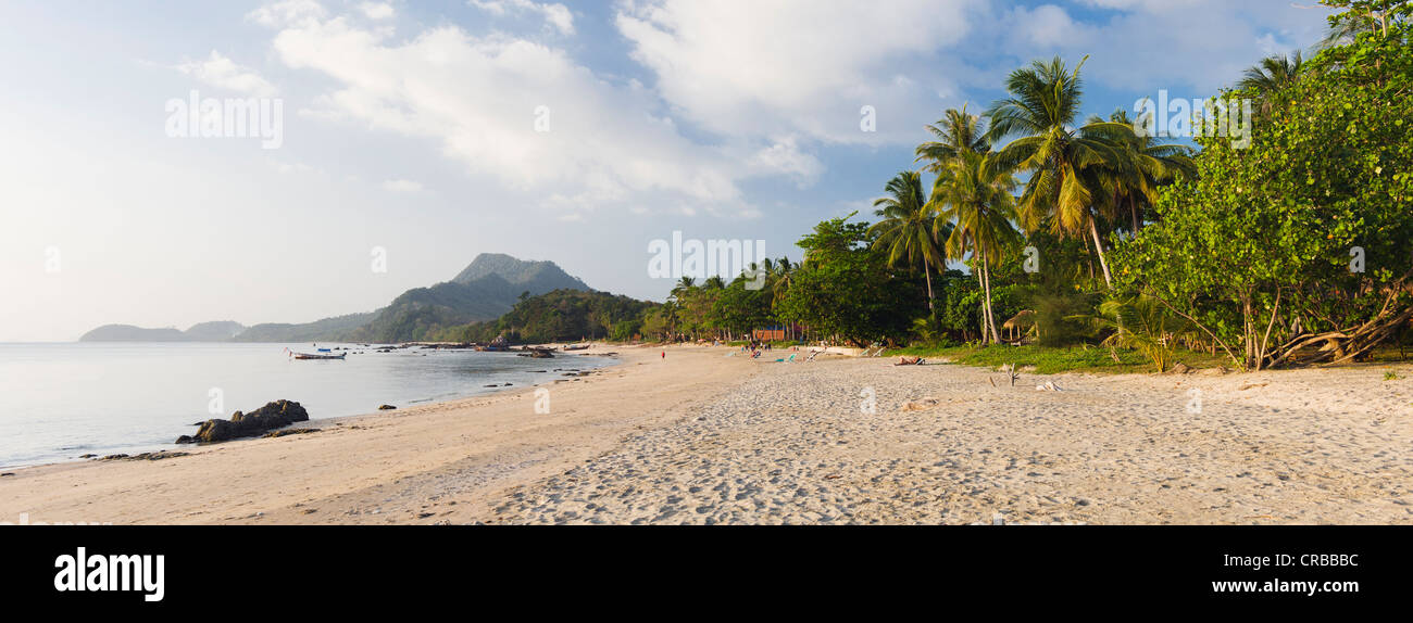 Palm Beach, Golden Pearl Beach, Ko Jum o Koh Pu isola, Krabi, Thailandia, Sud-est asiatico Foto Stock