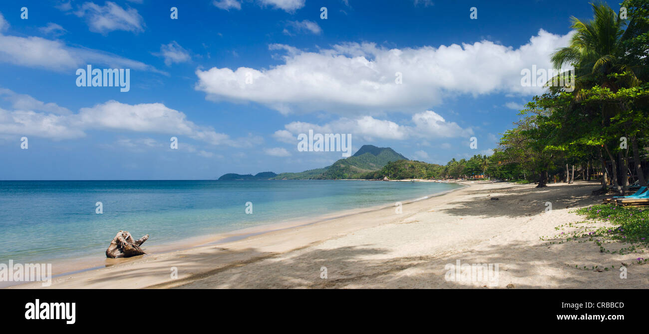 Spiaggia di sabbia dorata di Pearl Beach, Ko Jum o Koh Pu isola, Krabi, Thailandia, Sud-est asiatico Foto Stock