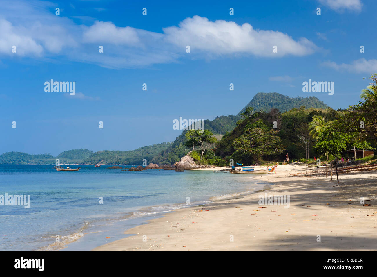 Spiaggia di sabbia dorata di Pearl Beach, Ko Jum o Koh Pu isola, Krabi, Thailandia, Sud-est asiatico Foto Stock