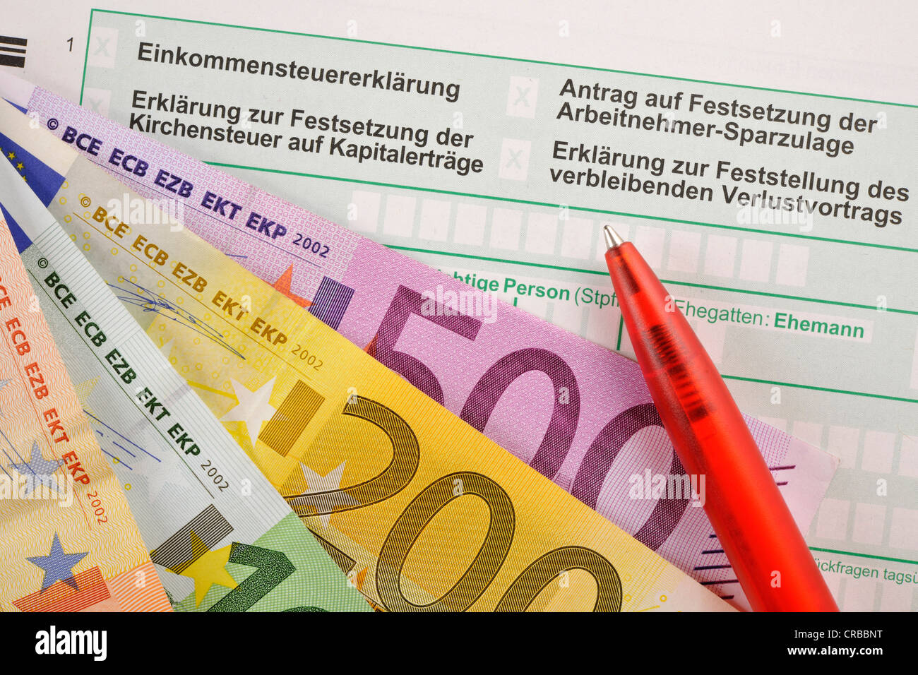 Immagine simbolica, redditi, dichiarazione che esponga la chiesa imposta sui redditi di capitale, l'applicazione per la creazione di Foto Stock