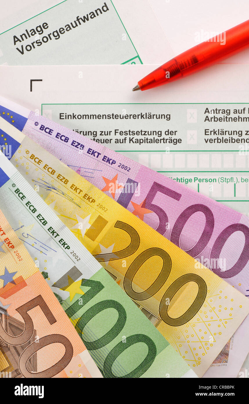 Immagine simbolica, redditi, dichiarazione che esponga la chiesa imposta sui redditi di capitale, l'applicazione per la creazione di Foto Stock