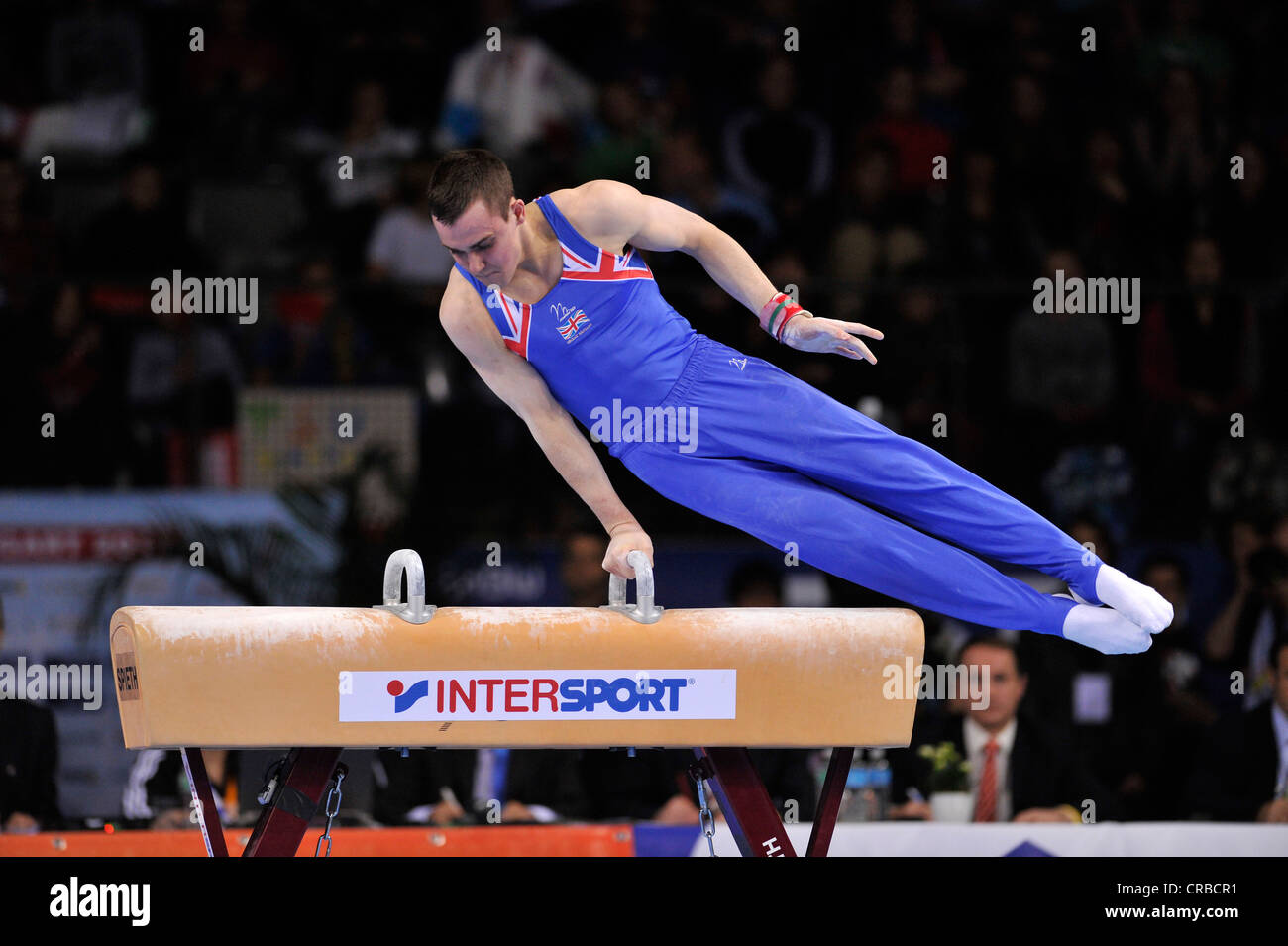 Samuel Hunter, GBR, eseguendo sul cavallo, EnBW Gymnastics World Cup, 11 a 13 Nov 2011, 29 DTB Cup, Porsche-Arena Foto Stock