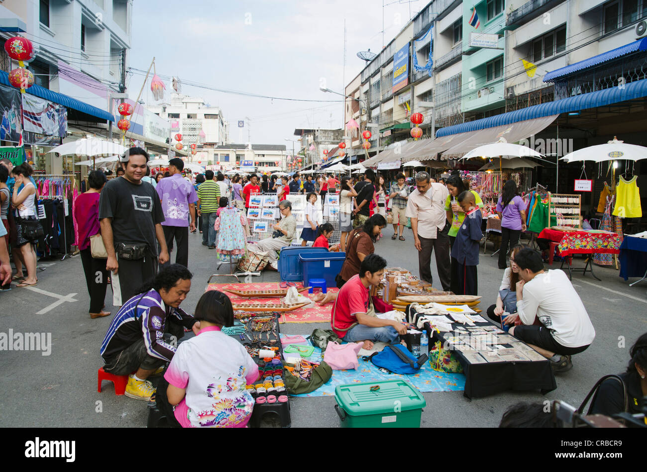 Si spegne al mercato notturno, Krabi town, Krabi, Thailandia, Sud-est asiatico, in Asia Foto Stock