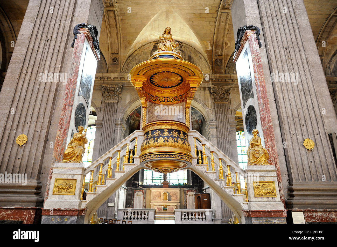 Storico, golden ornato pulpito La Chaire à Prêcher, progettata da Charles de Wailly, chiesa parrocchiale di Saint Sulpice de Foto Stock