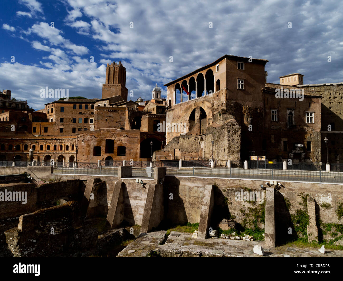 Foro di Augusto (sinistra) e la Loggia del Palazzo dei Cavalieri di Malta, Roma, Italia Foto Stock