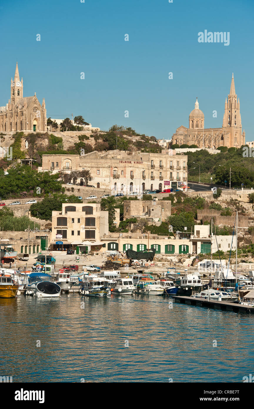 Vista Isola Maltese di Gozo si avvicinò con il traghetto dalla terraferma Foto Stock