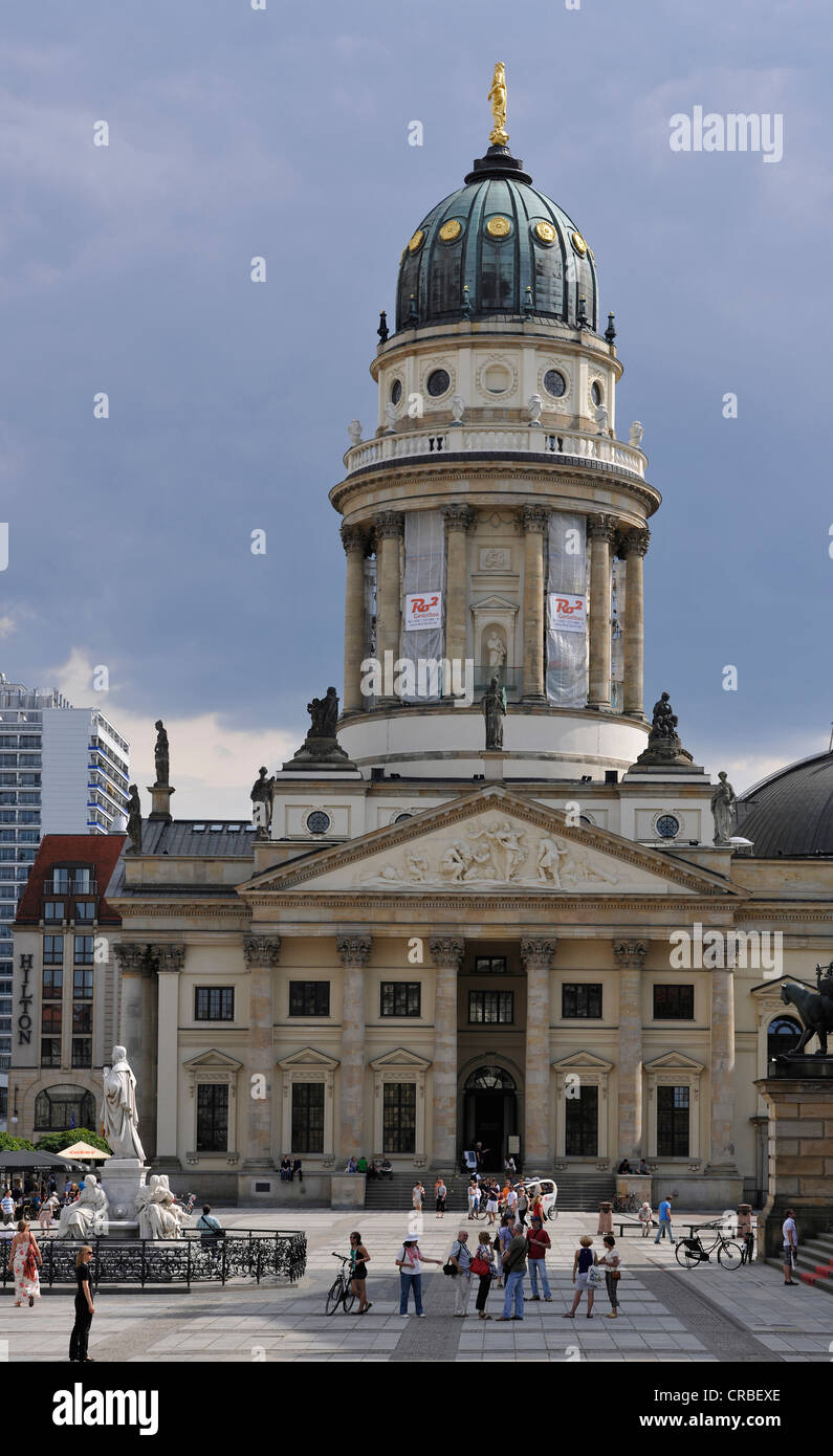 Deutscher Dom, Cattedrale tedesca, turisti, piazza Gendarmenmarkt, quartiere Mitte di Berlino, Germania, Europa PublicGround Foto Stock