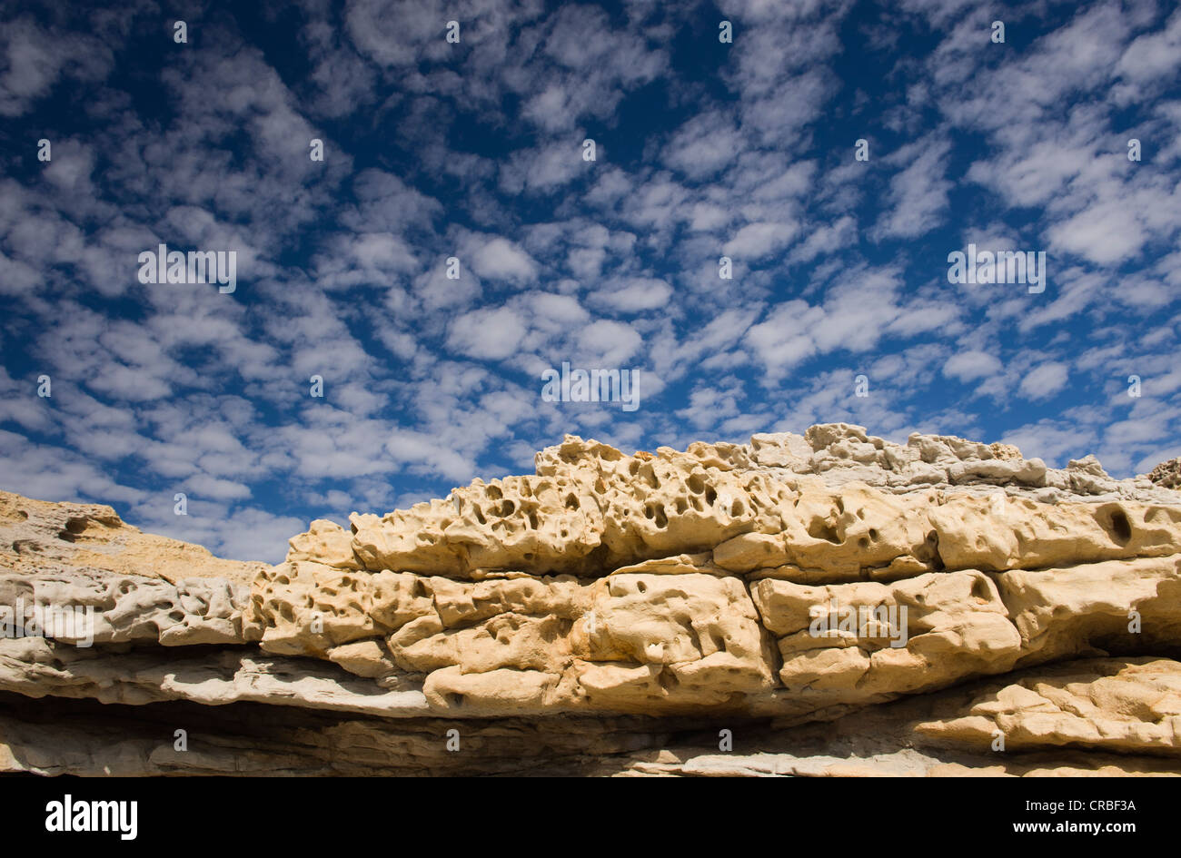Nuvole sopra la costa rocciosa, San Marino, isola di Rab, golfo di Kvarner, Croazia, Europa Foto Stock