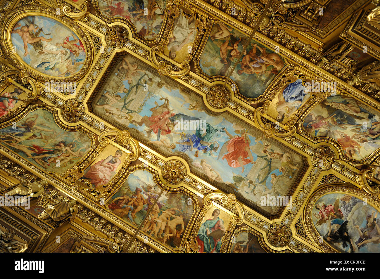 Interno, soffitto dipinto da Paul Baudry con motivi dalla storia della musica, Grand Hall, Opéra Garnier, Parigi, Francia, Europa Foto Stock