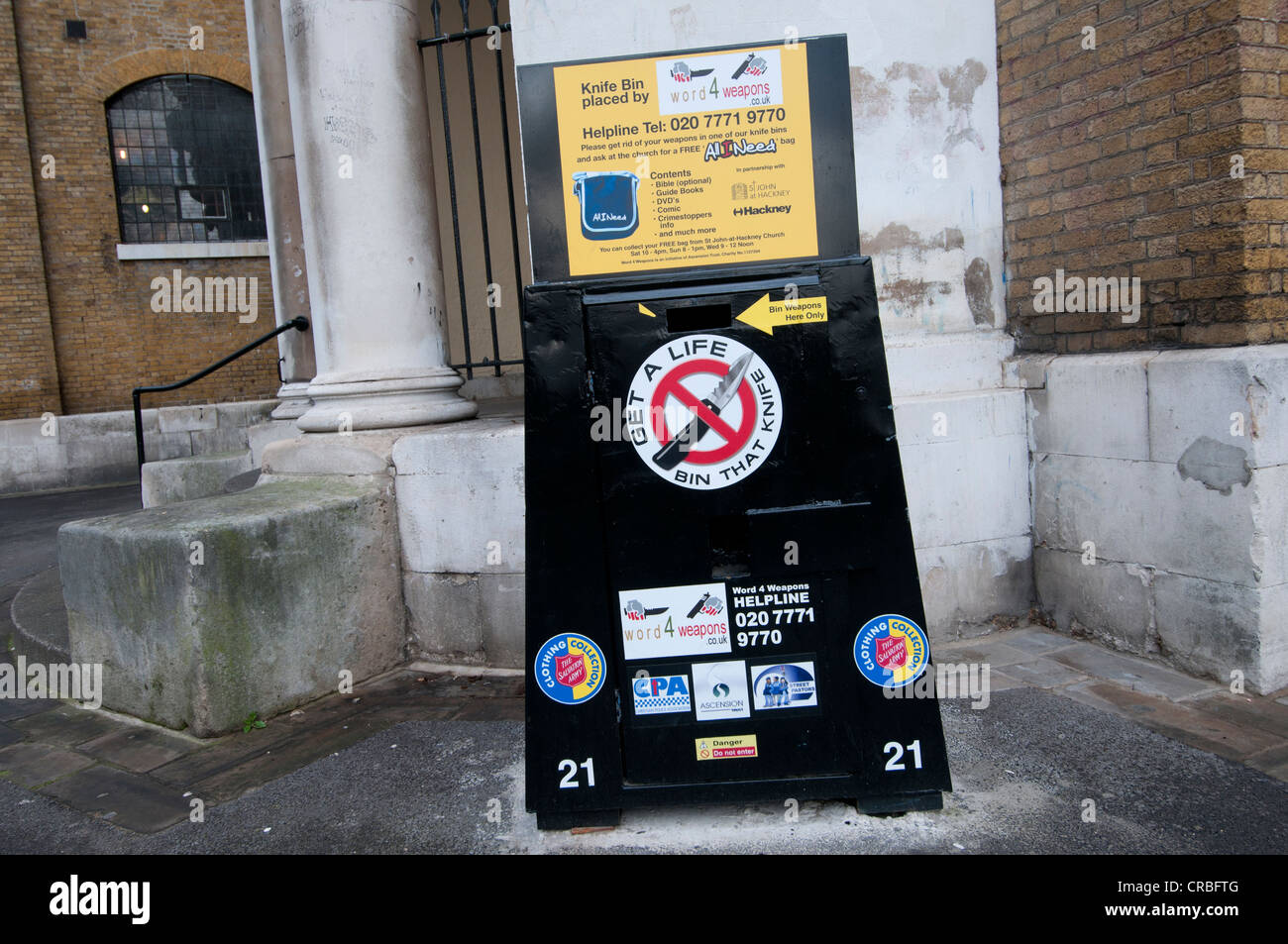 Hackney. Bin per coltelli dove possono essere depositati in modo anonimo Foto Stock