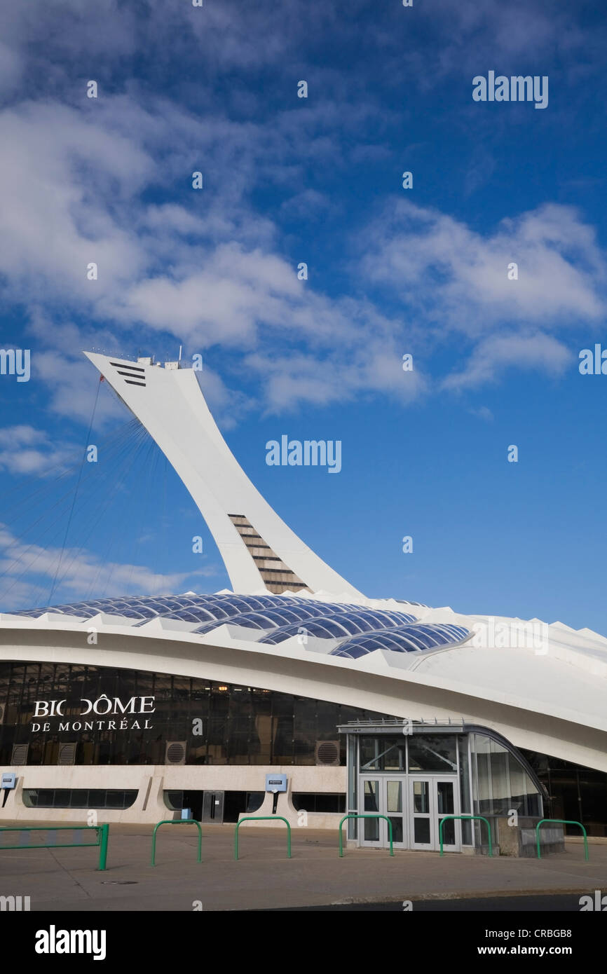 Montreal Biodome edificio e Stadio Olimpico torre, Montreal, Quebec, Canada Foto Stock