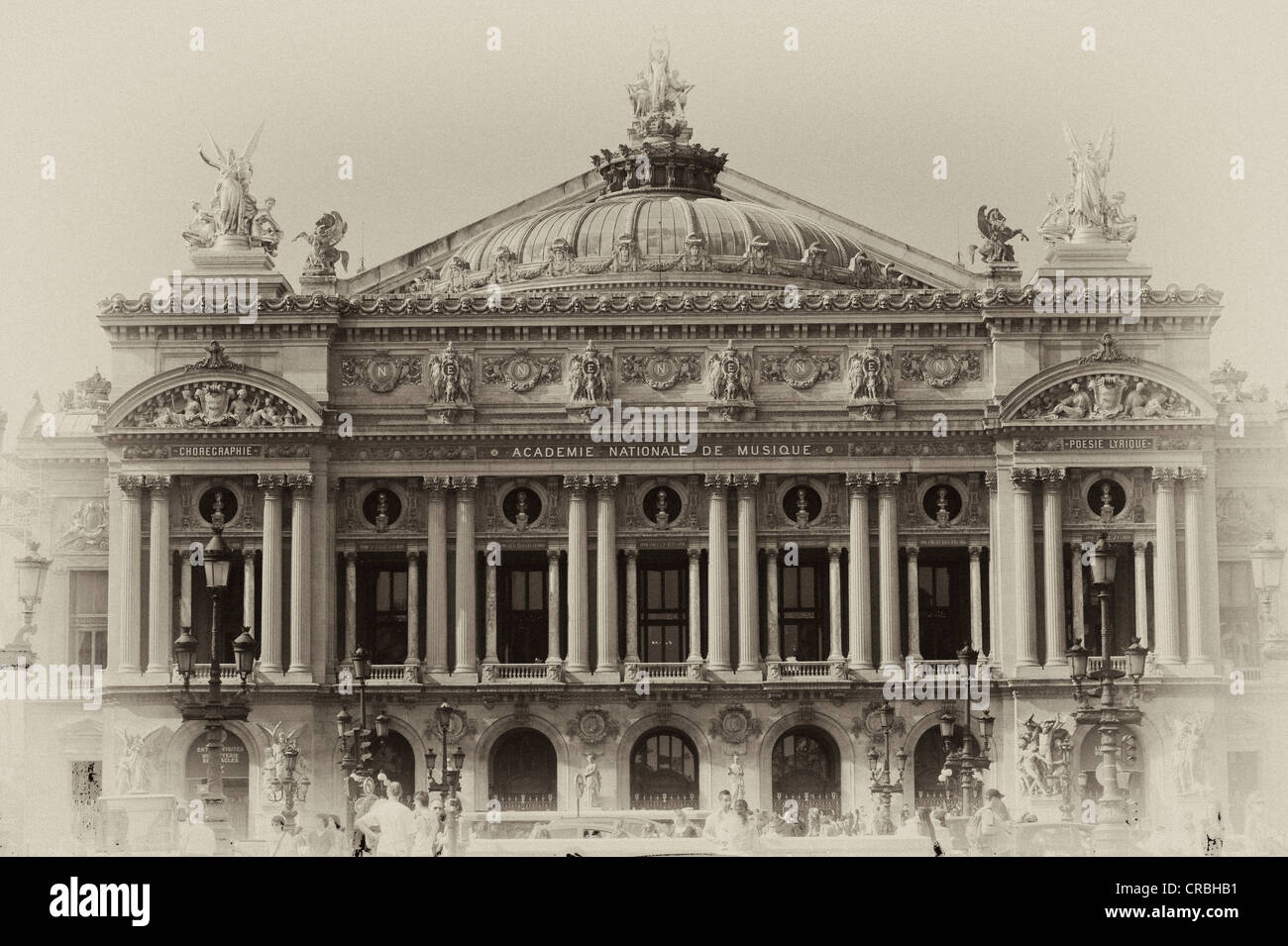 La facciata anteriore dell'Opéra Garnier opera house, Parigi, Francia, Europa Foto Stock