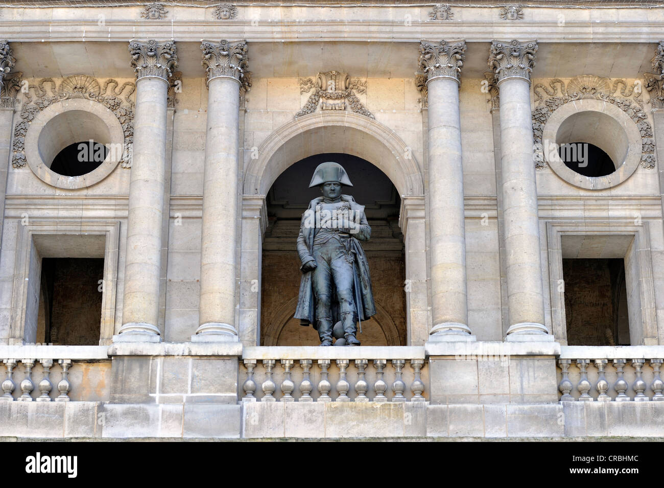 Statua di bronzo di Napoleone, noto anche come le petit caporale, creato da Emile Seurre, facciata a sud della corte d'onore, Cour Foto Stock