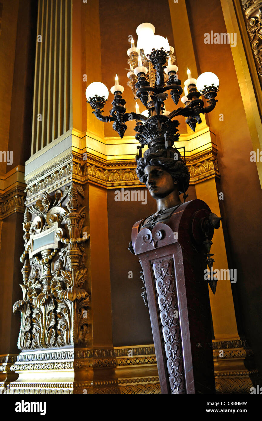 Dettaglio, lampada sul busto femminile, Grand Hall, Opéra Garnier Opera, Paris, Francia, Europa Foto Stock