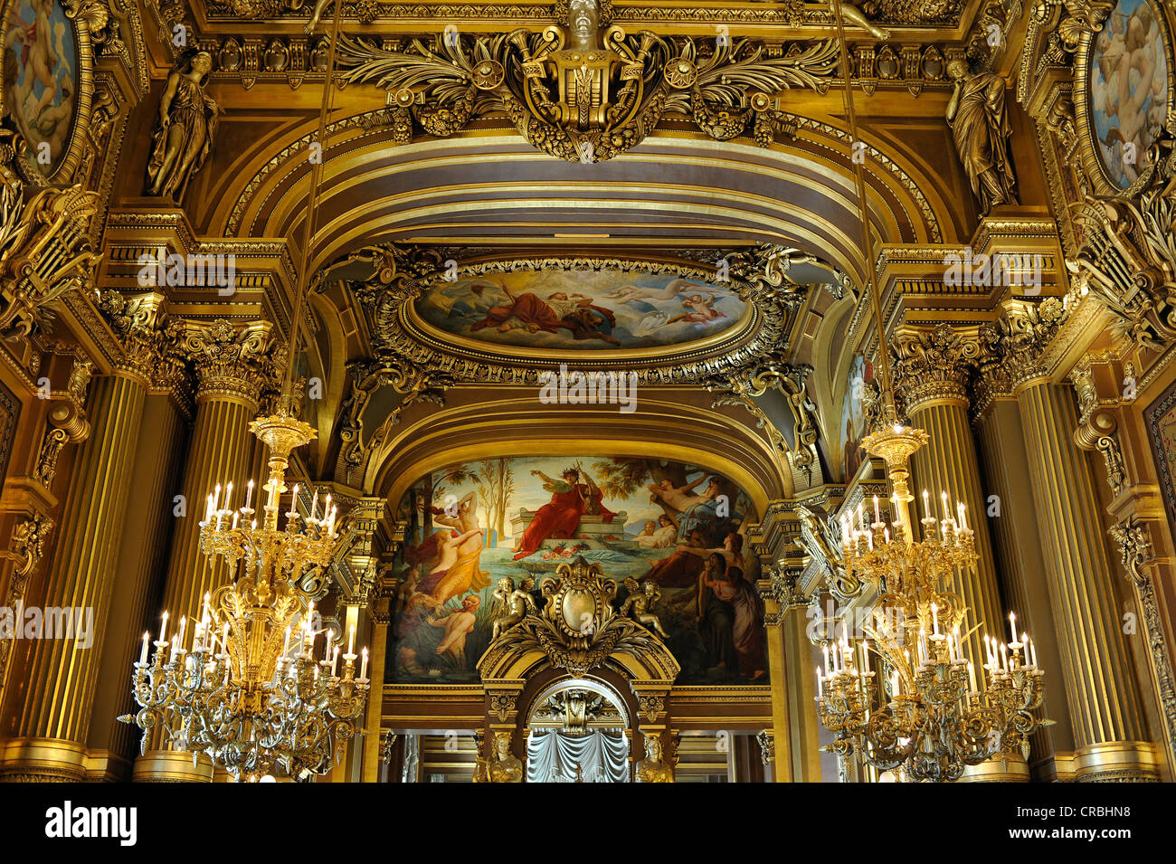 Interno, grande atrio con soffitto dipinto da Paul Baudry con motivi dalla storia musicale, Opéra Garnier Opera, Parigi Foto Stock